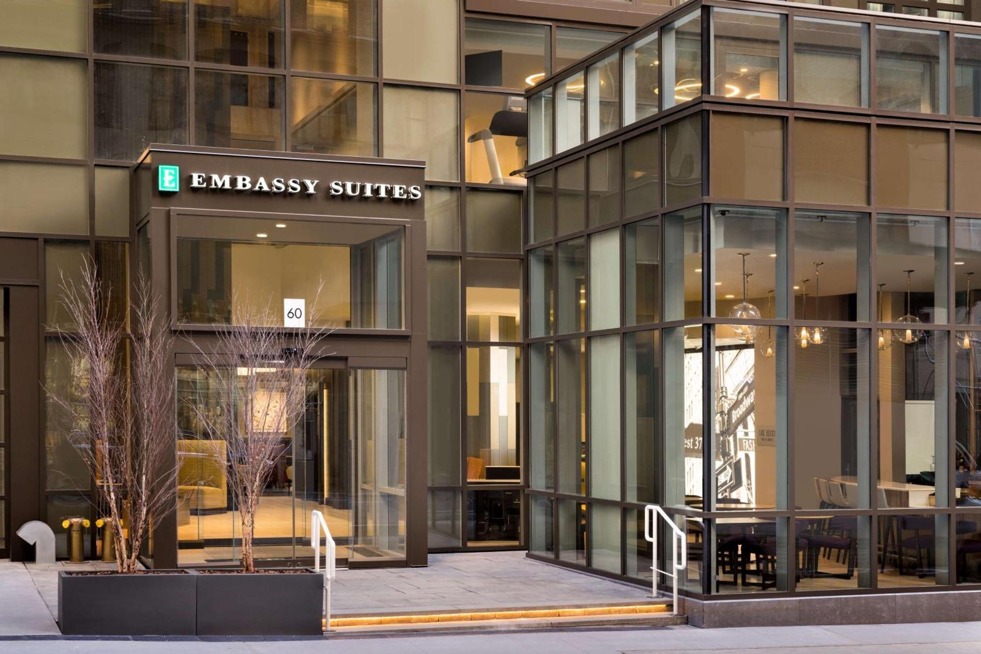 Embassy Suites By Hilton New York Manhattan Times Square Exterior foto